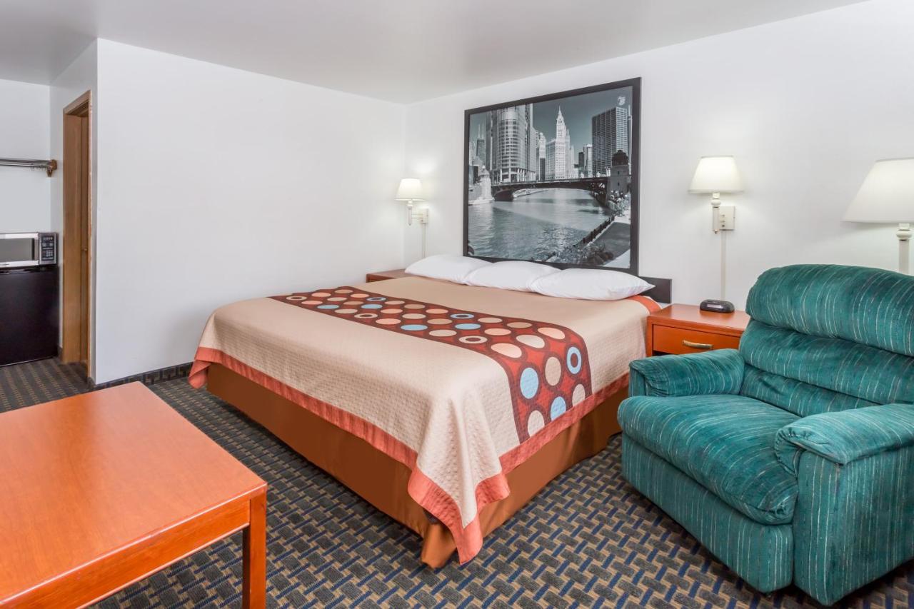 | Super 8 by Wyndham Rock Falls Sterling Area