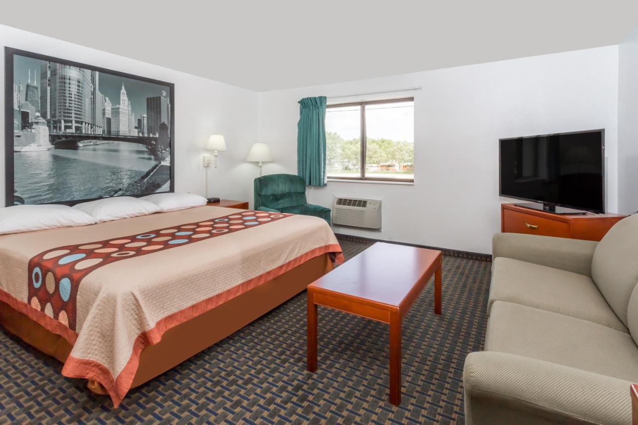 | Super 8 by Wyndham Rock Falls Sterling Area