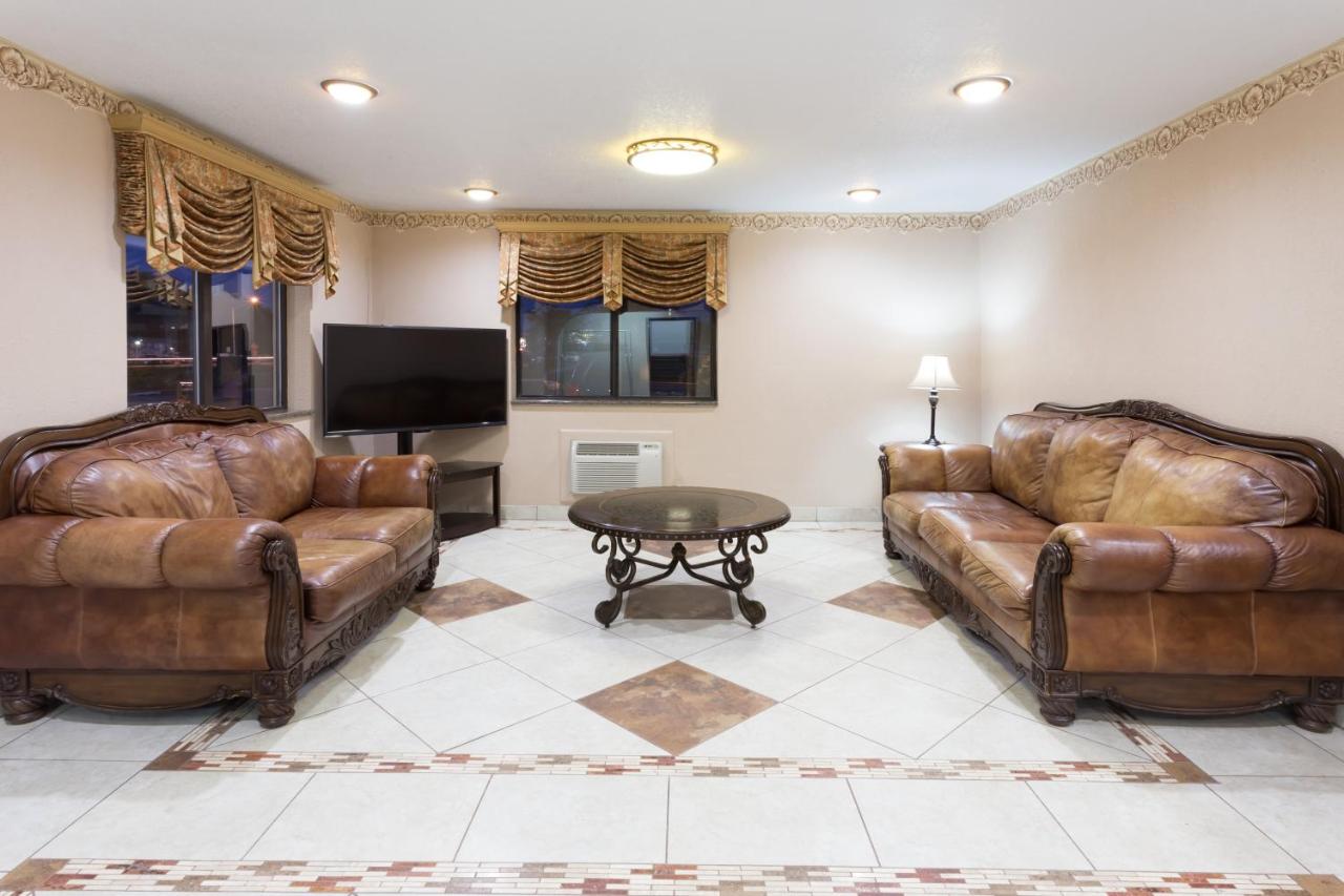 | Super 8 by Wyndham Rock Falls Sterling Area