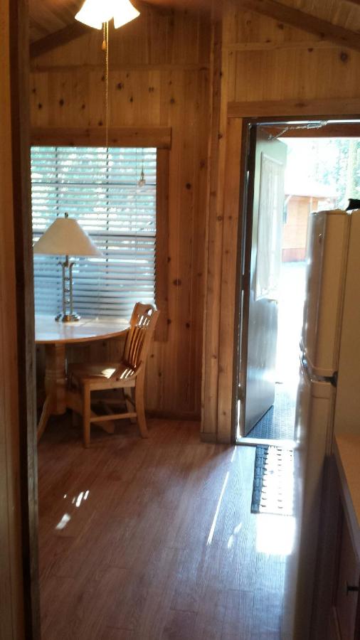| Snowflower Camping Resort Cabin 4
