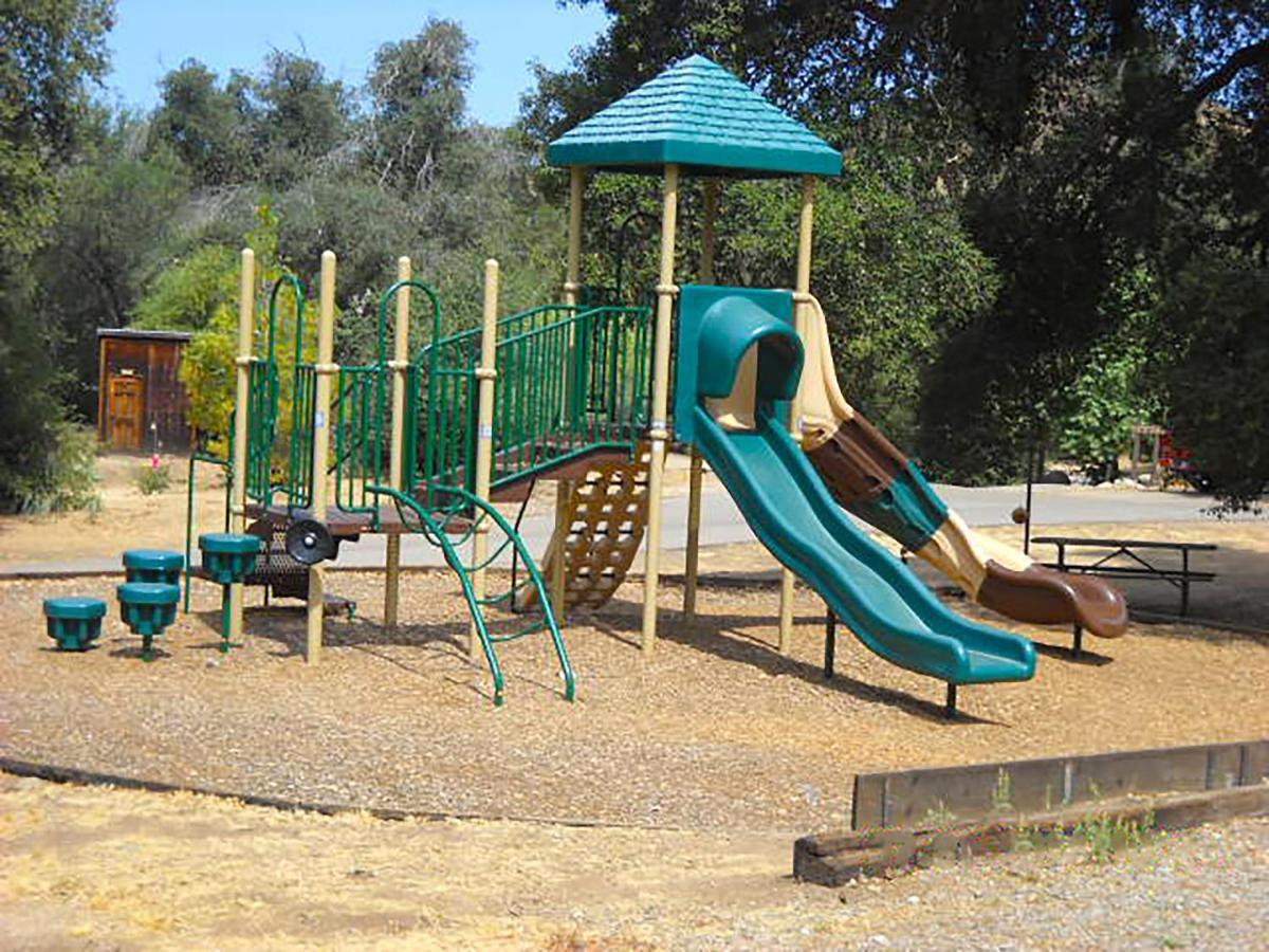 | Oakzanita Springs Camping Resort Cabin 2