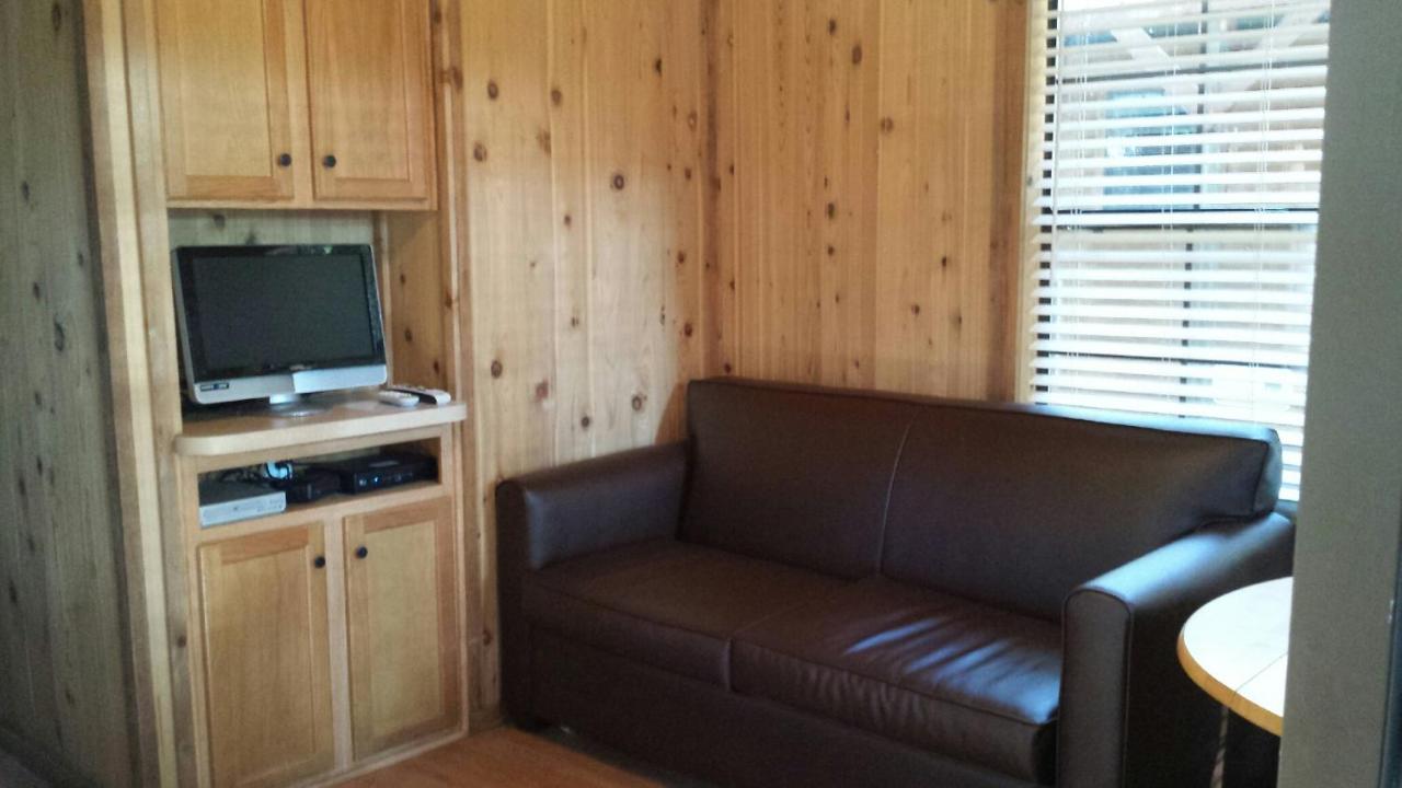 | Snowflower Camping Resort Cabin 3
