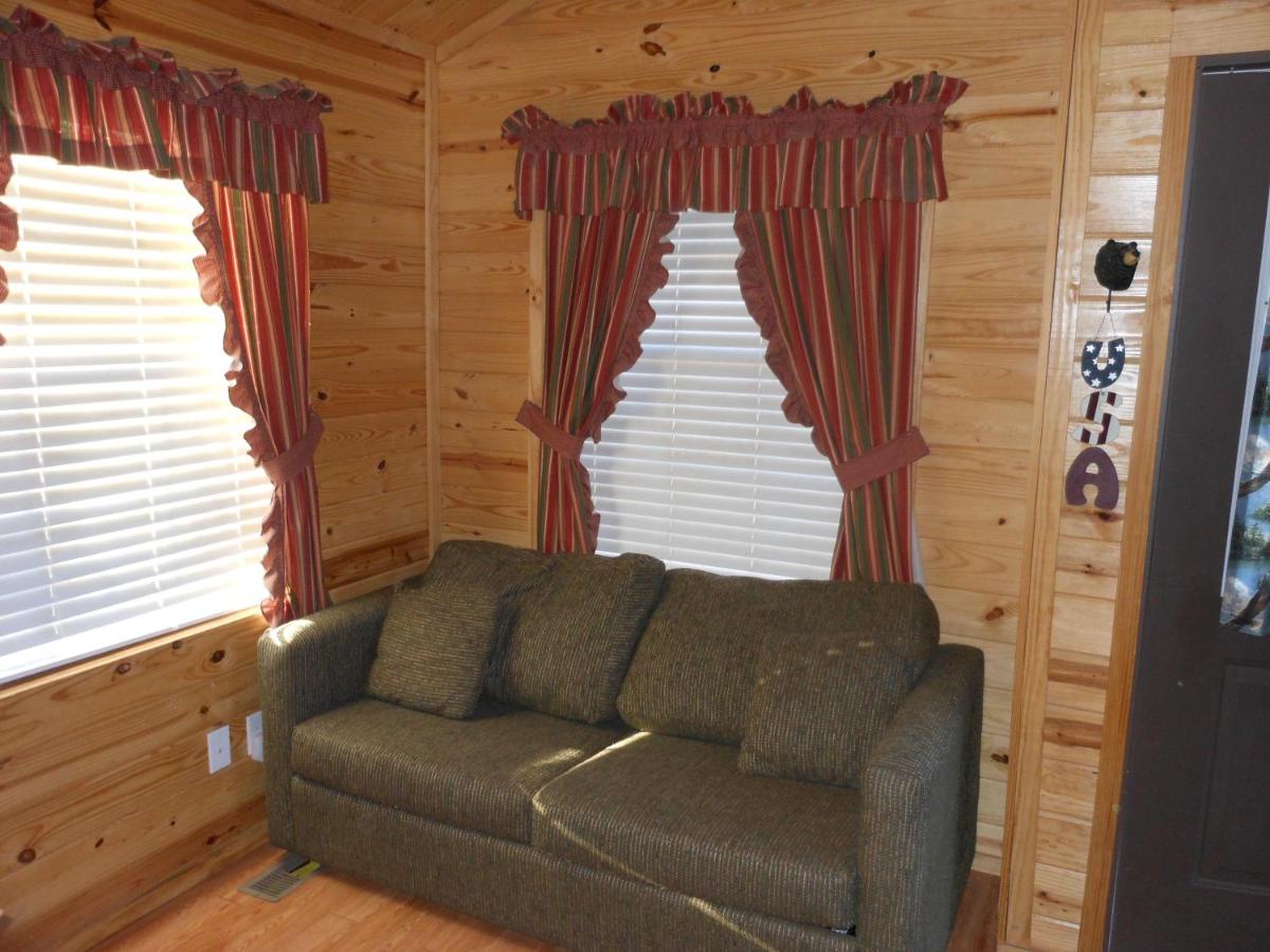 | Oakzanita Springs Camping Resort Cabin 1