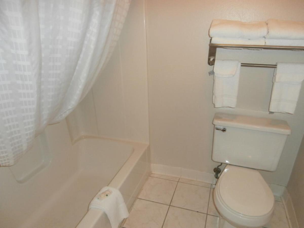 King Room - Non-Smoking at Quality Inn Osceola