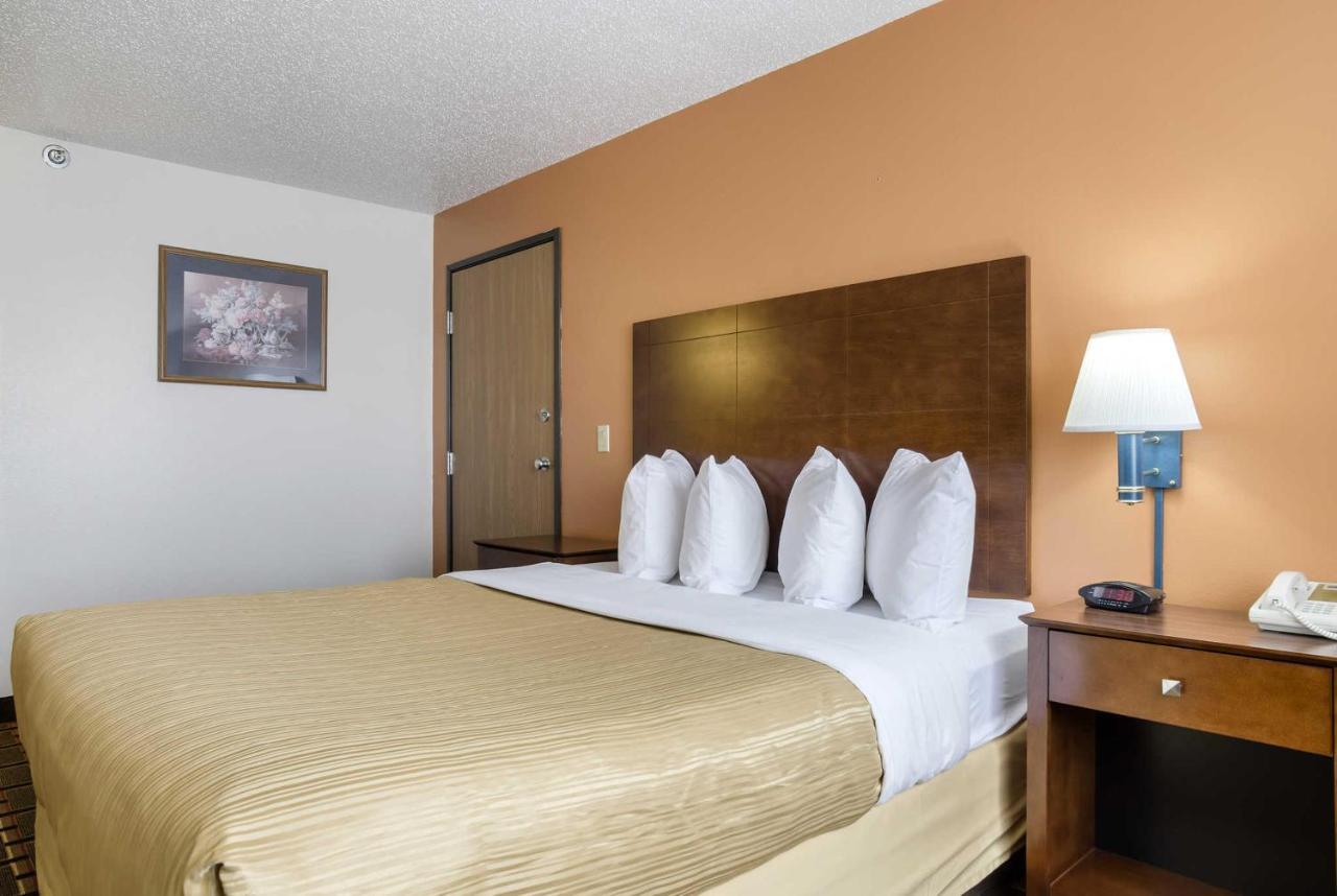 King Room - Non-Smoking at Quality Inn Osceola
