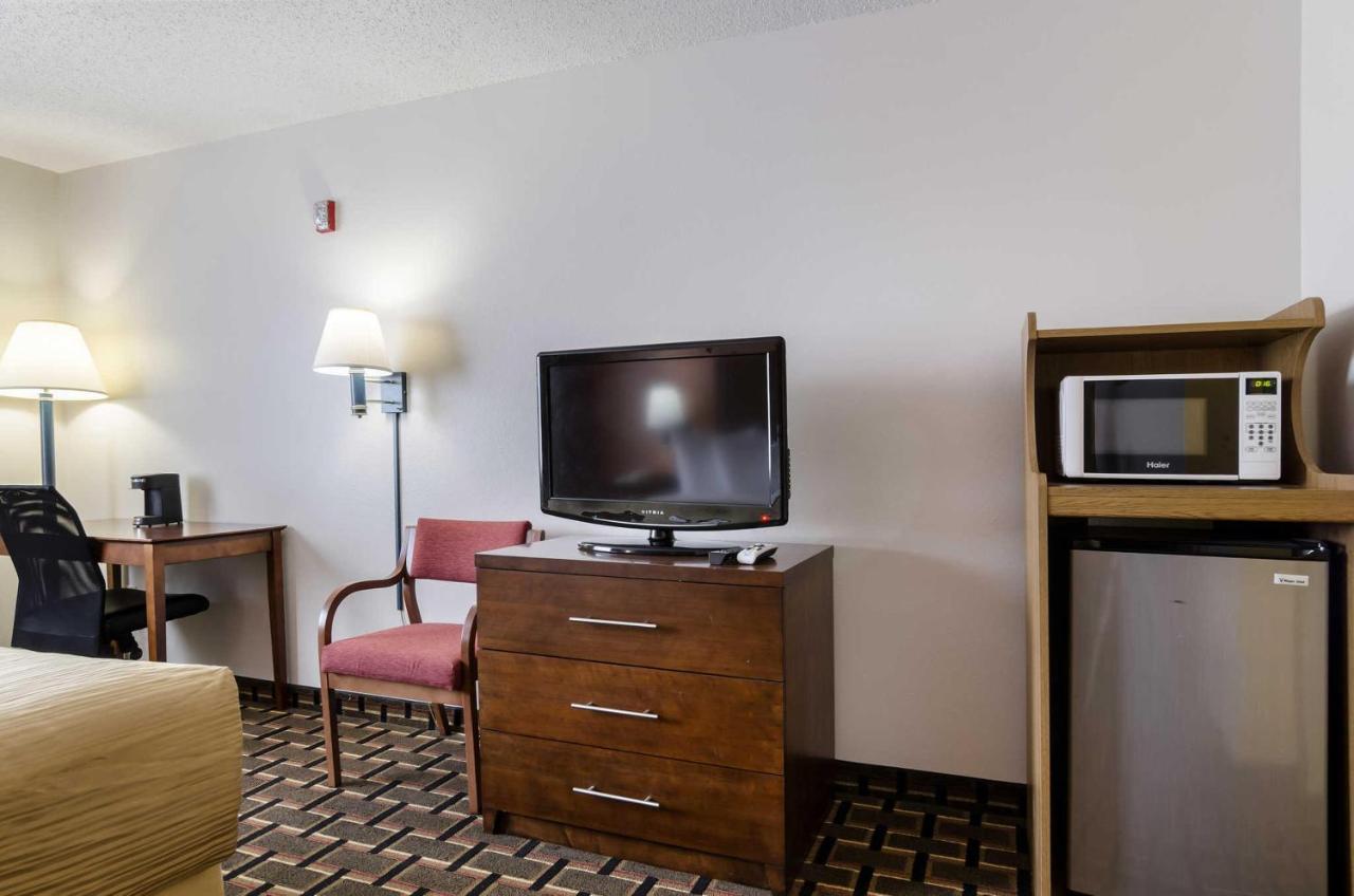 King Room - Non-Smoking at Quality Inn Osceola
