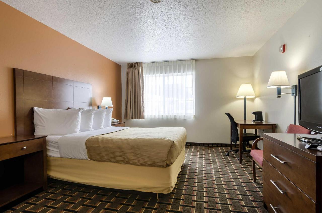King Room - Non-Smoking at Quality Inn Osceola