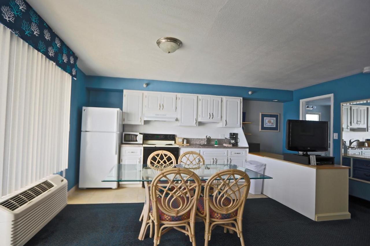 Superior Queen Studio - Gulf Front at Shoreline Island Resort - Exclusively Adult