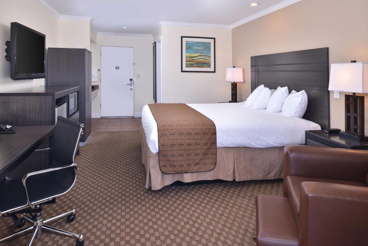 Deluxe King Room with Balcony - Non Smoking at Best Western Capistrano Inn