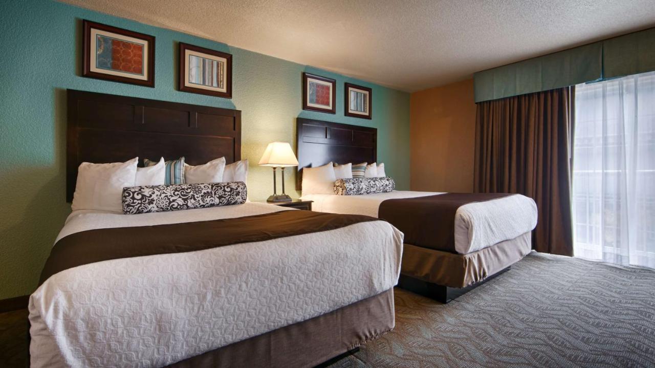 Queen Suite - Non-Smoking at Best Western Plus Bayshore Inn