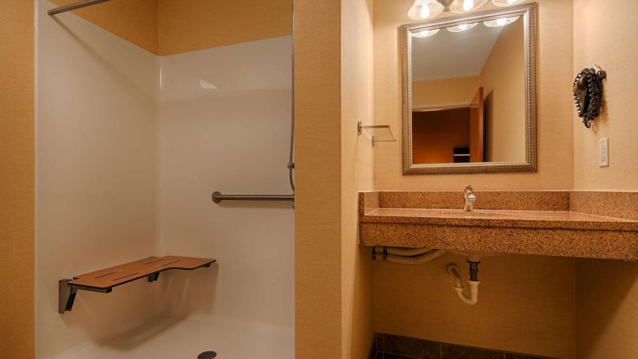 | Best Western Plus Pontoon Beach