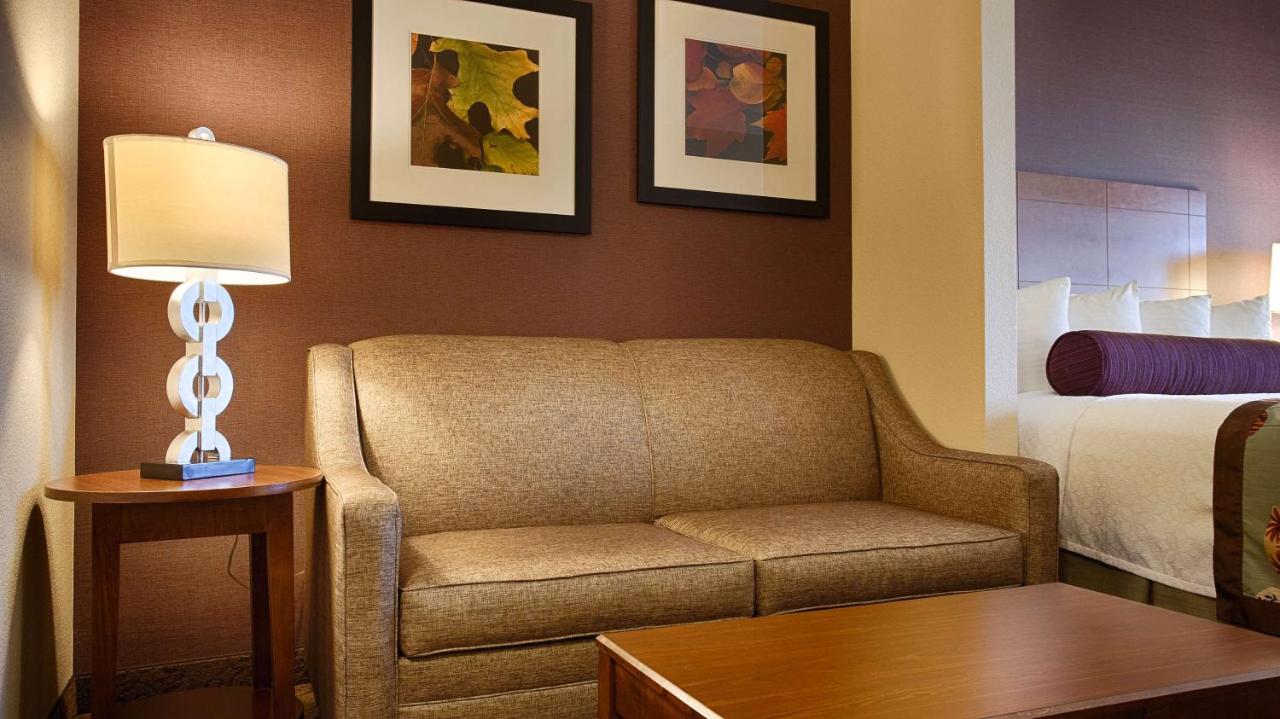 | Best Western Plus Carousel Inn & Suites