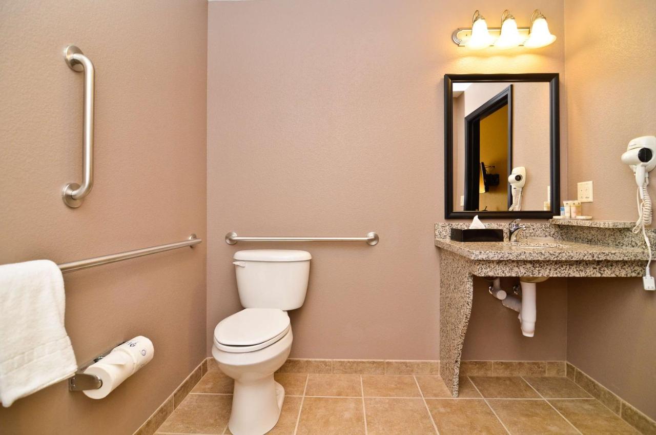 | Best Western Plus Carousel Inn & Suites