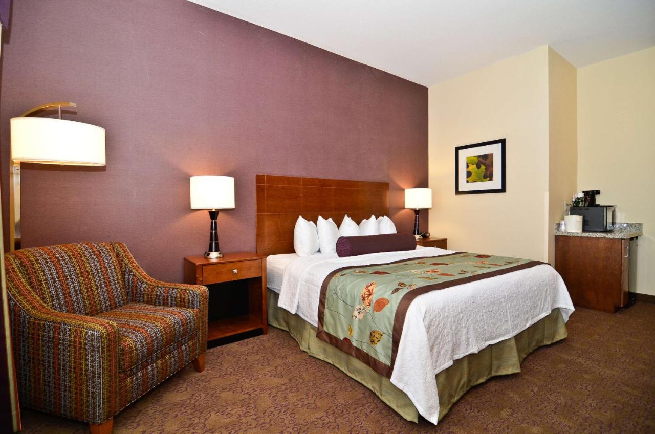 | Best Western Plus Carousel Inn & Suites
