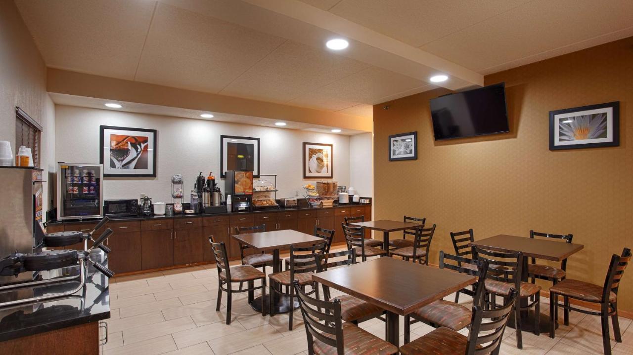 | Days Inn by Wyndham Indiana Benjamin Franklin Highway