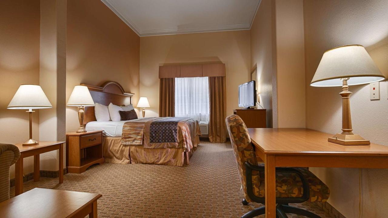  | Best Western Plus New Caney Inn & Suites