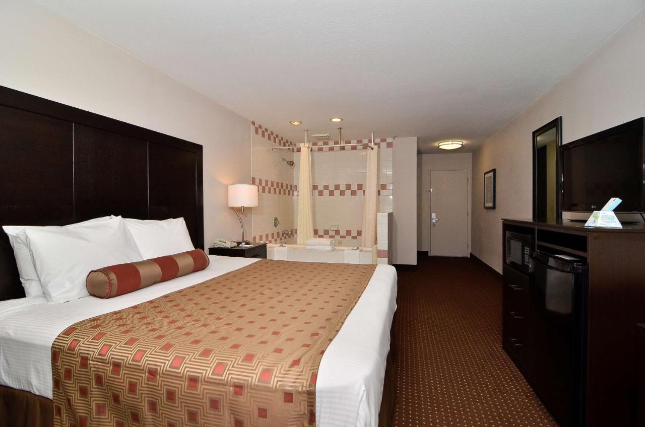 King Room with Sofa Bed - Non-Smoking at Best Western Inn Of Vancouver