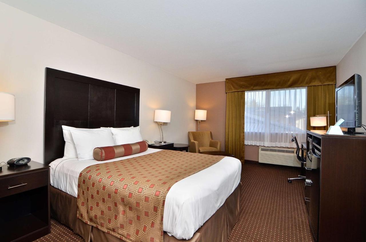 Queen Room - Mobility Accessible/Non-Smoking at Best Western Inn Of Vancouver