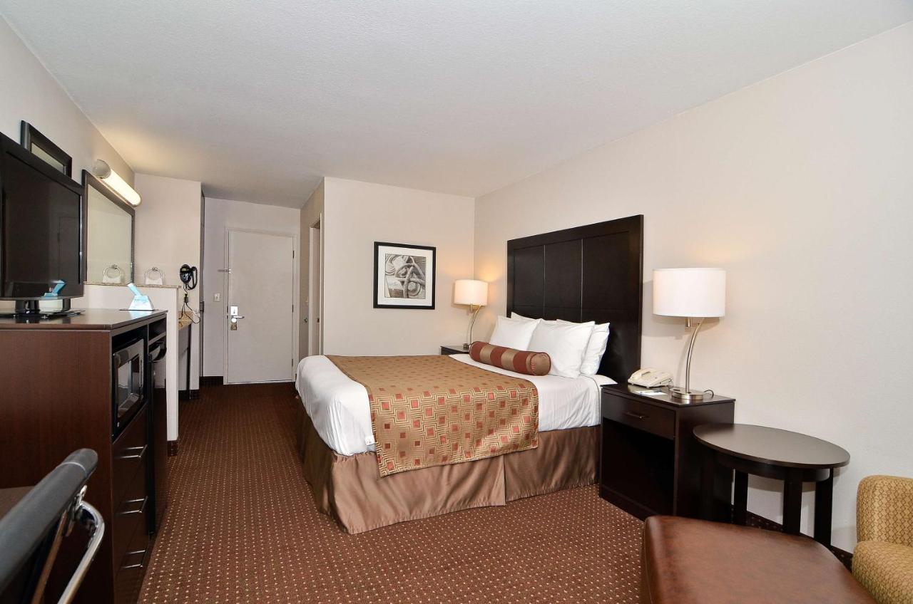 Queen Room - Mobility Accessible/Non-Smoking at Best Western Inn Of Vancouver