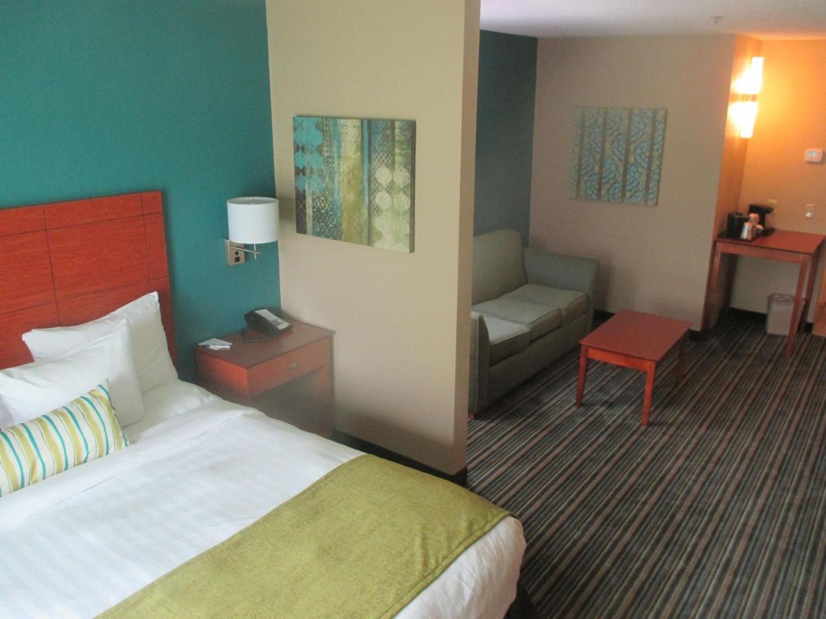 King Suite - Non-Smoking at Best Western Plus Menomonie Inn & Suites
