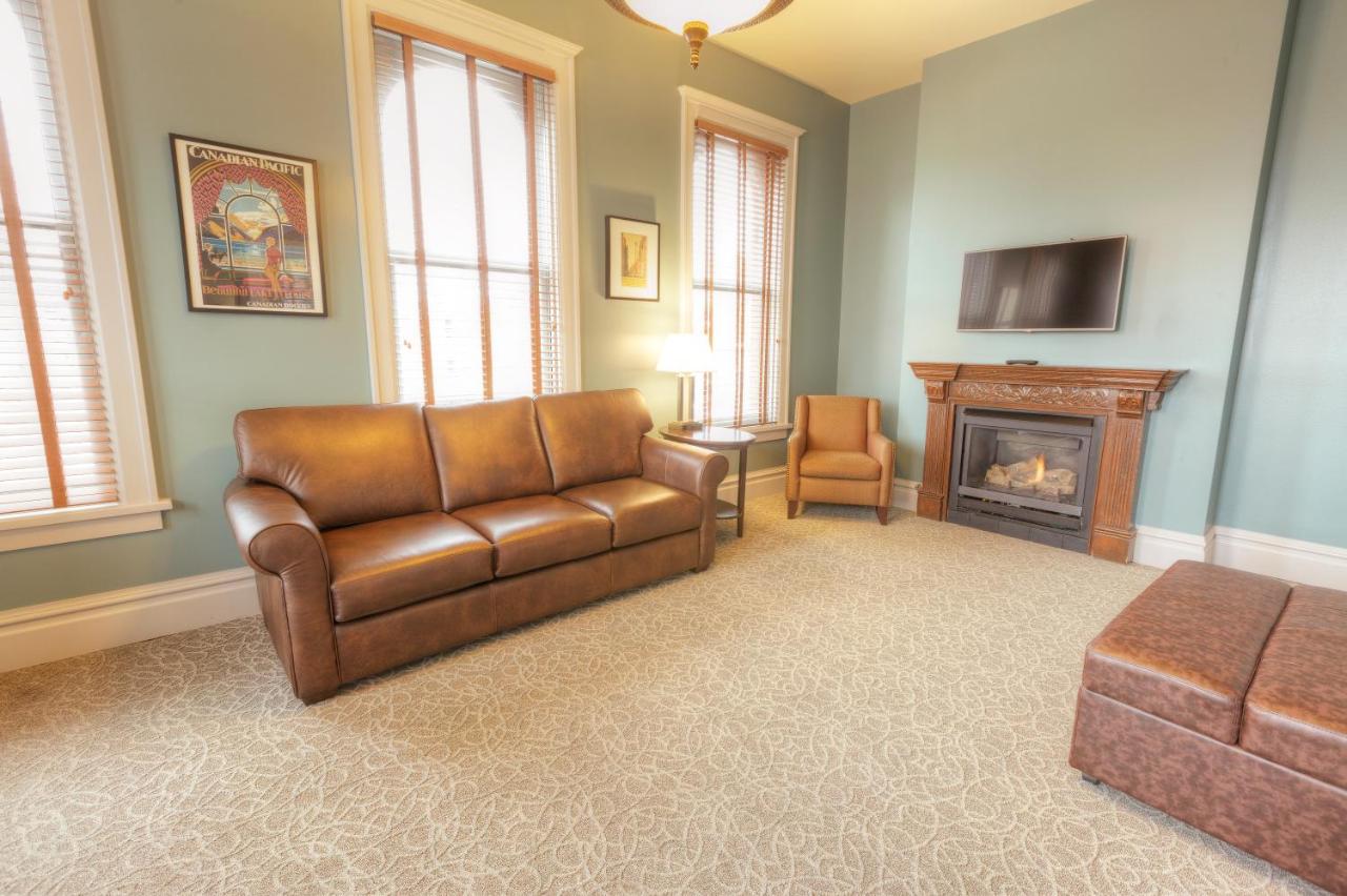 King Suite at Montvale Hotel