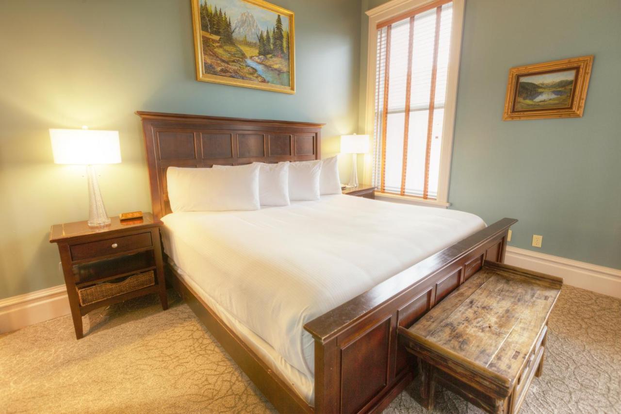King Suite at Montvale Hotel