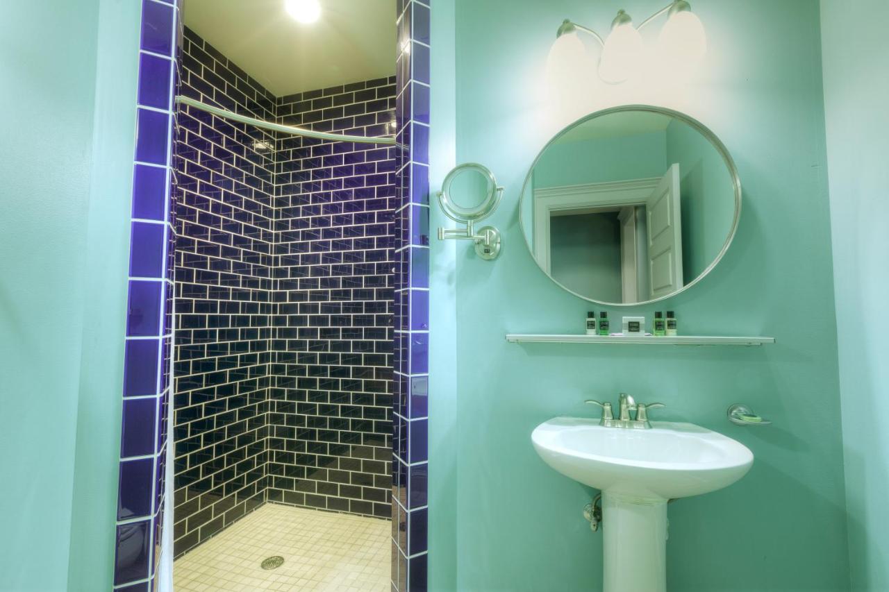 | Montvale Hotel