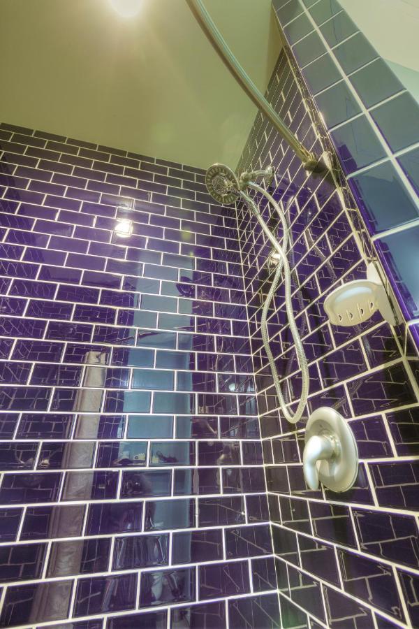 | Montvale Hotel