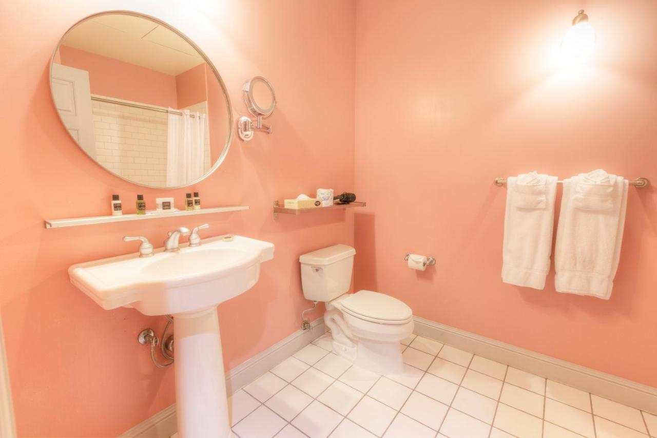 Deluxe Double Room at Montvale Hotel