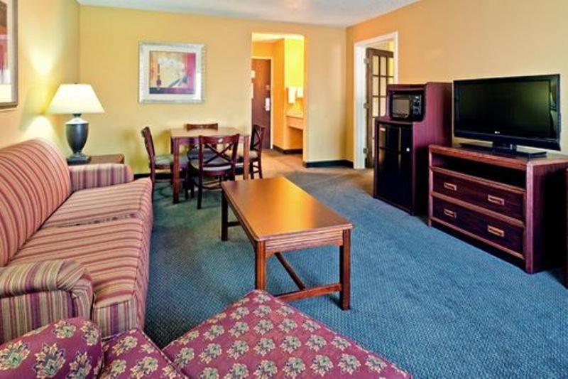  | Holiday Inn Express Hotel Fort Campbell-Oak Grove, an IHG Hotel