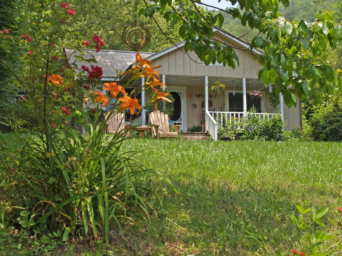 | Henson Cove Place Bed and Breakfast w/Cabin