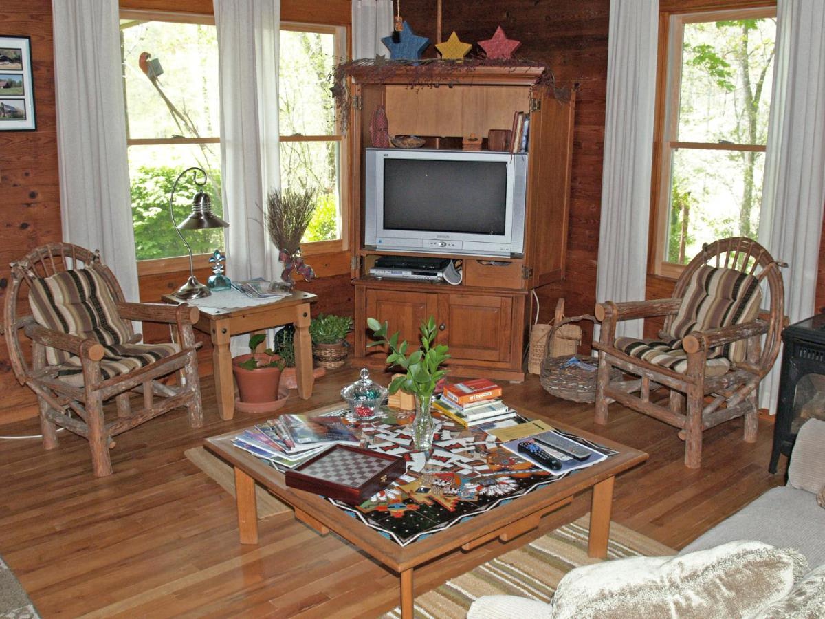 | Henson Cove Place Bed and Breakfast w/Cabin