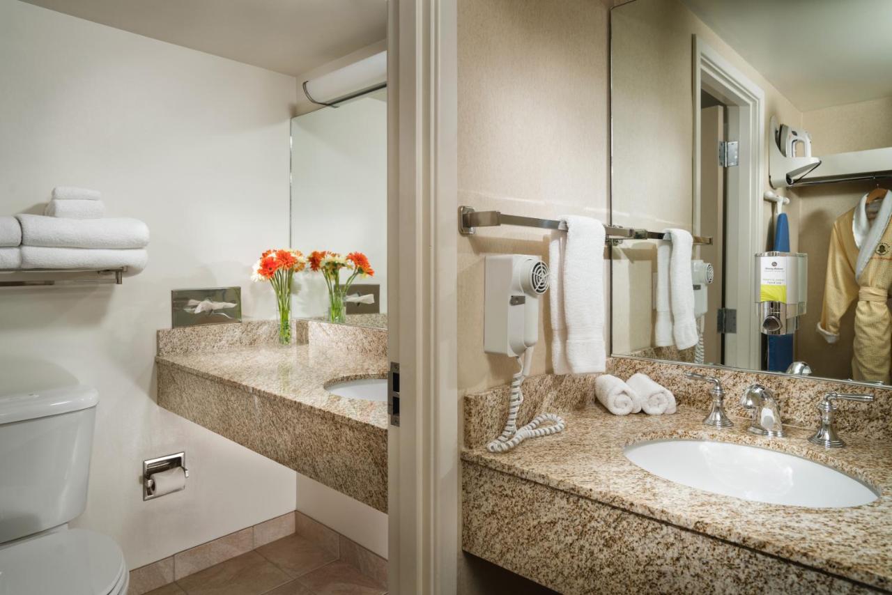 Deluxe Queen Room with Two Queen Beds at Staypineapple, University Inn, University District Seattle