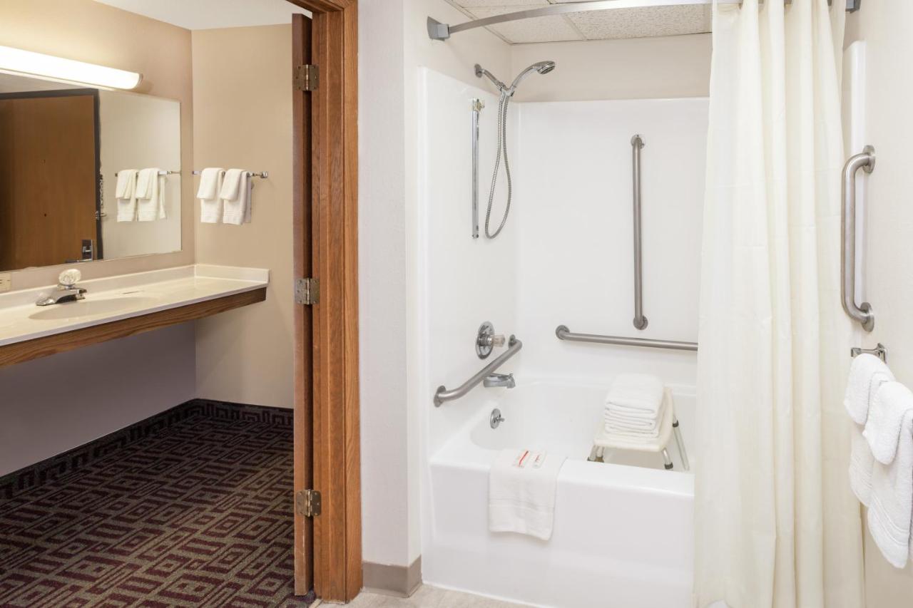 King Room - Disability Access/Non-Smoking at Super 8 by Wyndham Muscatine