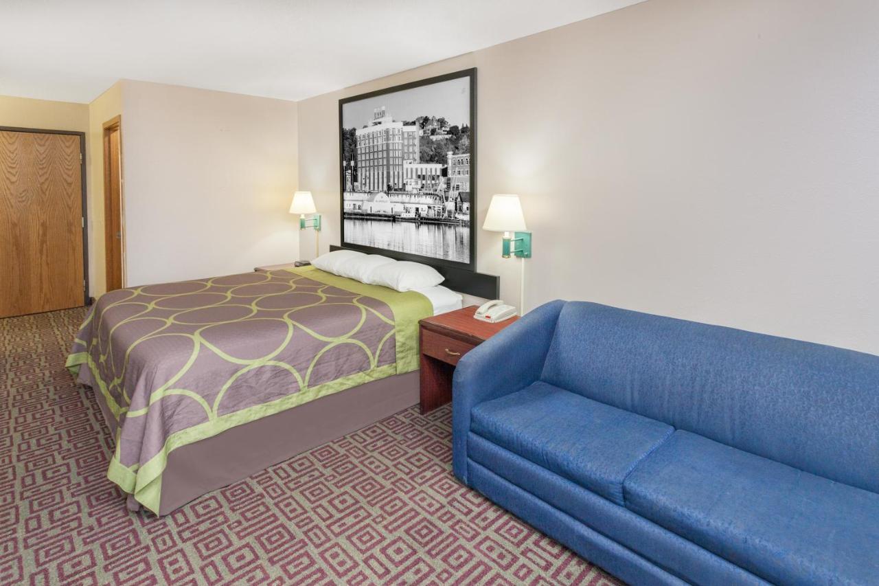 King Suite with Sofa Bed - Non-Smoking at Super 8 by Wyndham Muscatine