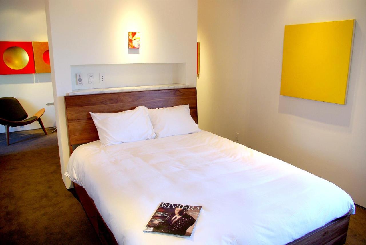 Surf Themed Queen Room at La Casa del Camino