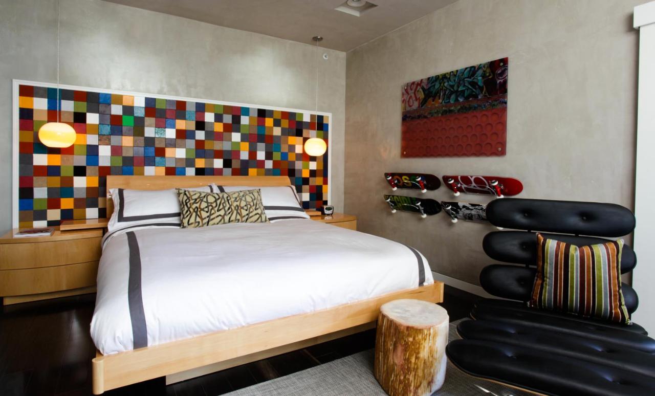 Surf Themed Queen Room at La Casa del Camino