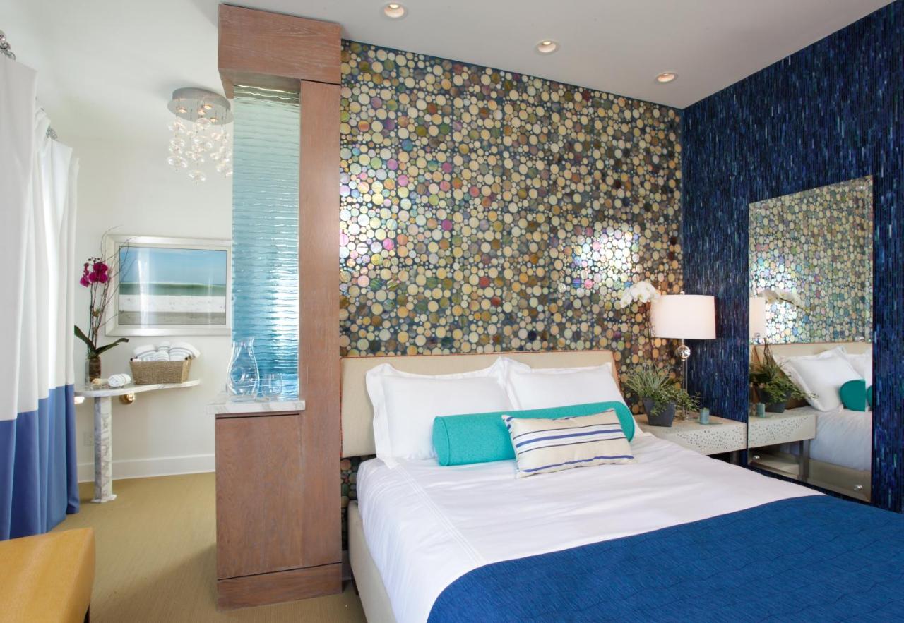 Surf Themed Queen Room at La Casa del Camino