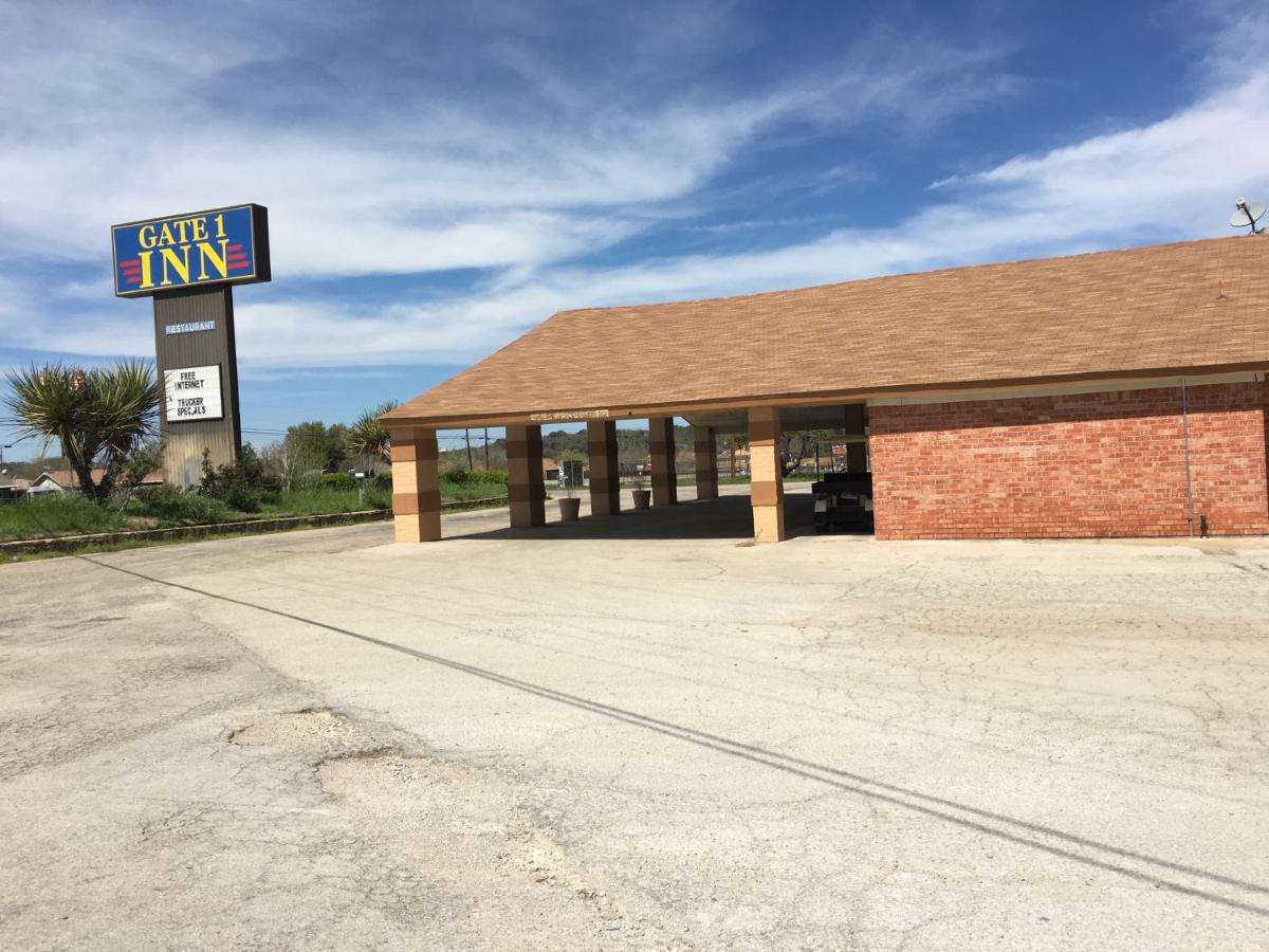 | Gate 1 Inn
