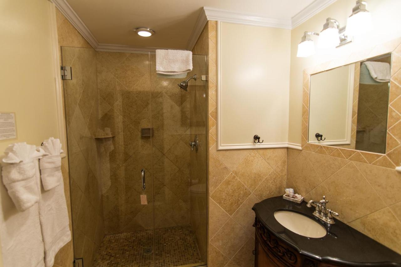 | La Reserve Bed and Breakfast