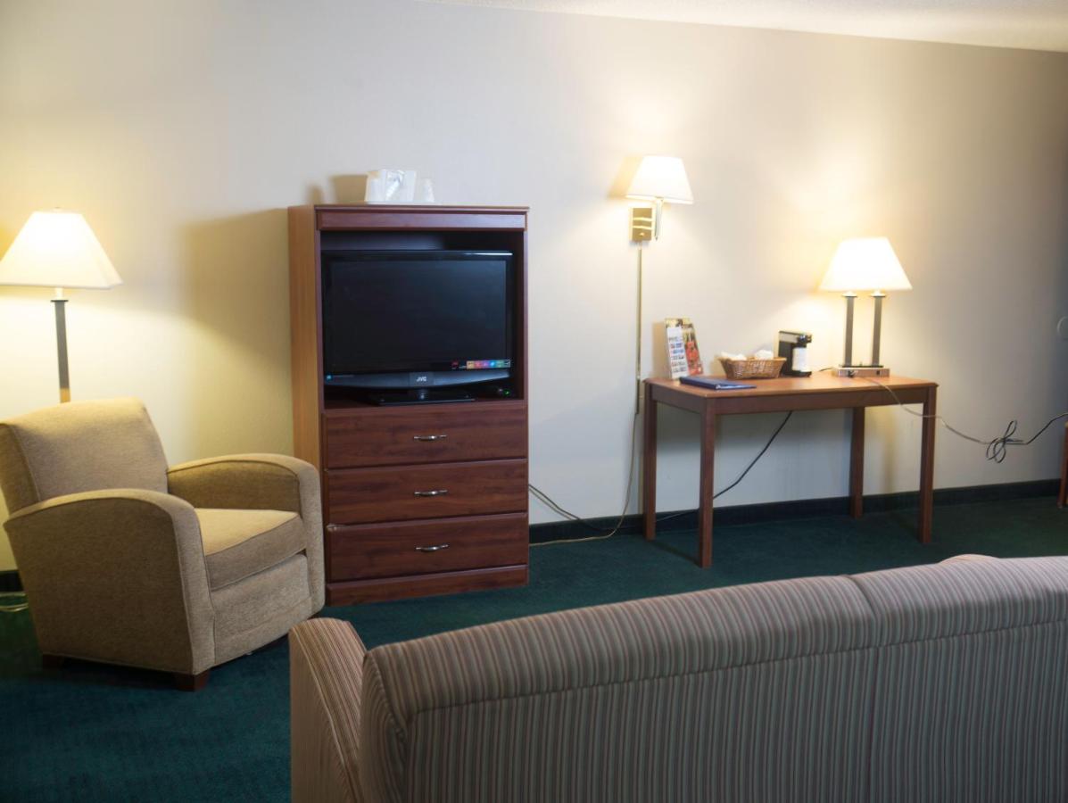 King Suite at Americas Best Value Inn St. Louis South