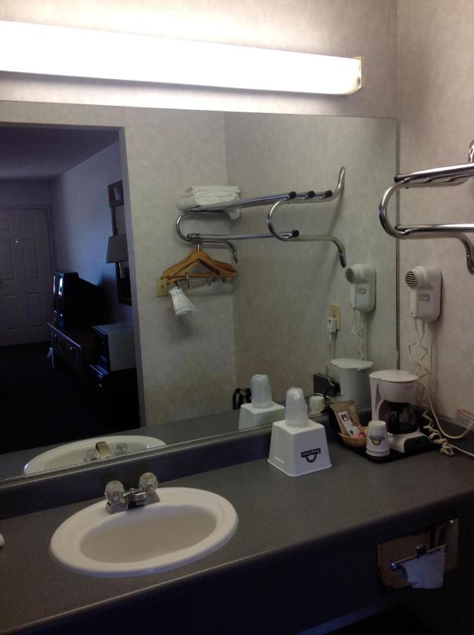 King Room -Smoking at Days Inn by Wyndham Carson City