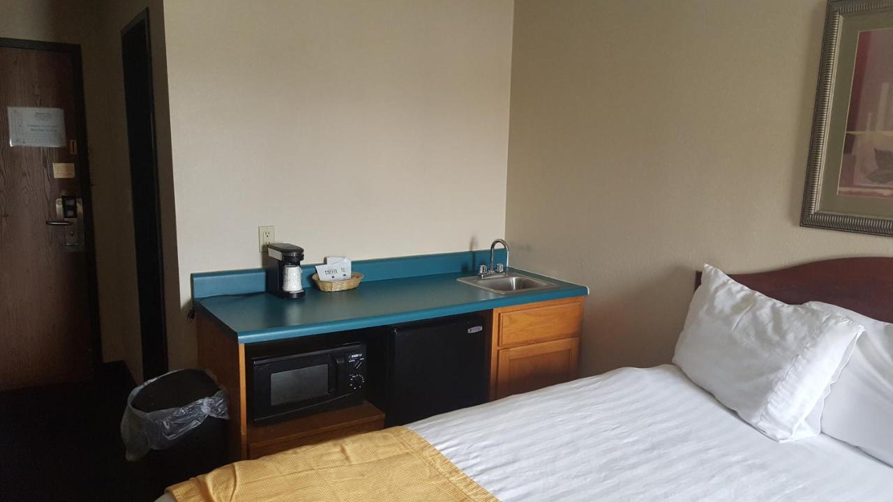 Deluxe Double Room at Americas Best Value Inn St. Louis South