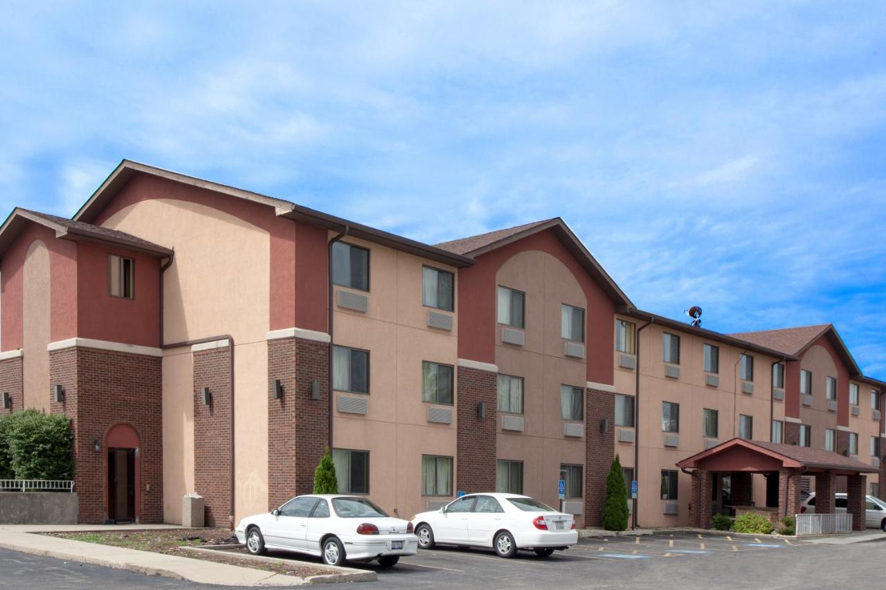 | Super 8 by Wyndham Romeoville Bolingbrook
