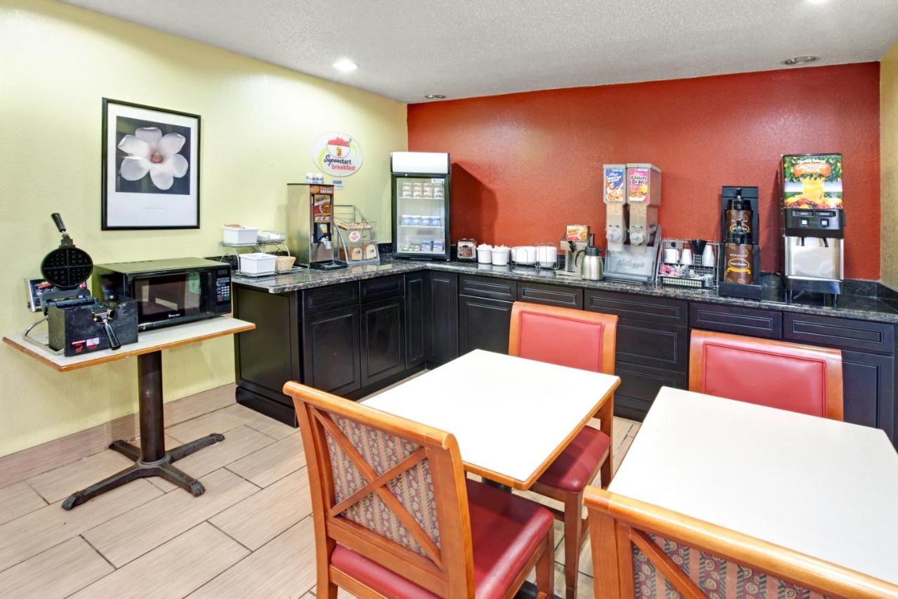 | Super 8 by Wyndham Romeoville Bolingbrook