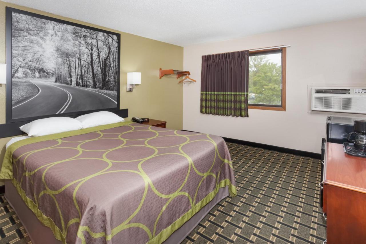 Queen Room - Disability Access/Non-Smoking at Super 8 by Wyndham Michigan City