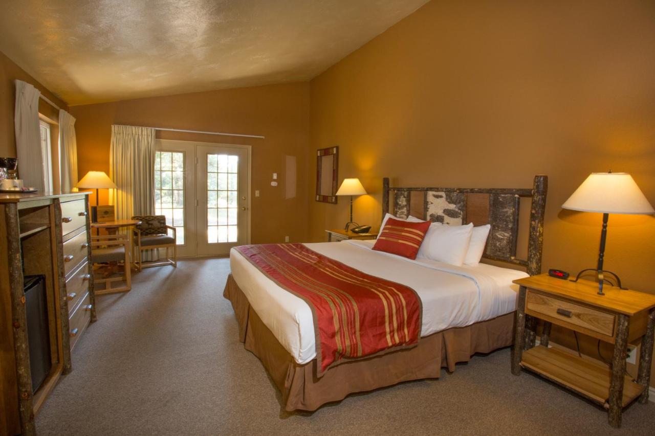| Headwaters Lodge & Cabins at Flagg Ranch