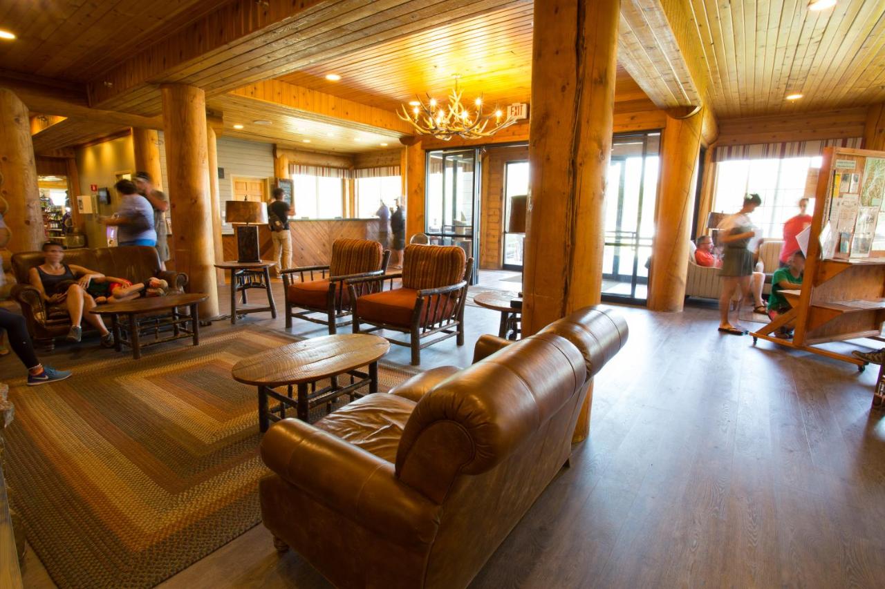 | Headwaters Lodge & Cabins at Flagg Ranch