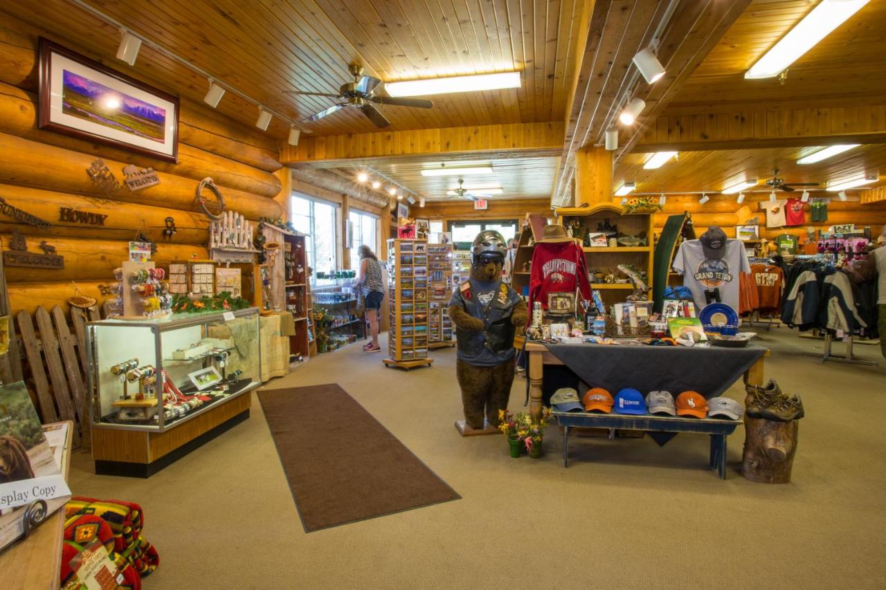 | Headwaters Lodge & Cabins at Flagg Ranch