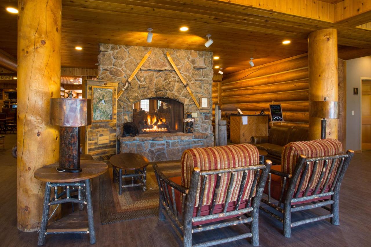 | Headwaters Lodge & Cabins at Flagg Ranch